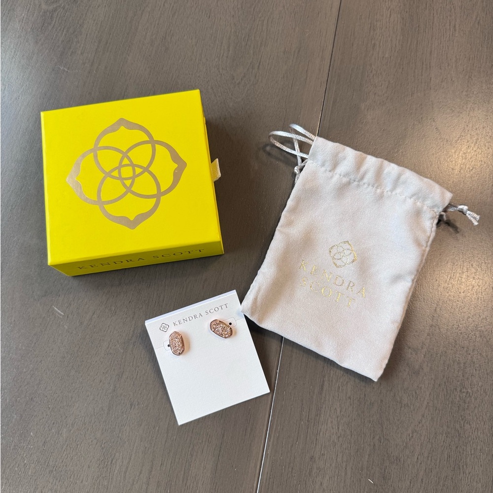 Kendra Scott earrings new with jewelry bag and gift box - Picture 2 of 3